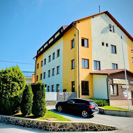 Penzion Domes Čadca Esterno foto